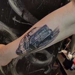 Тату як частина образу, а не просто малюнок