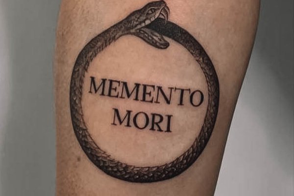 тату Memento Mori значення ескіз