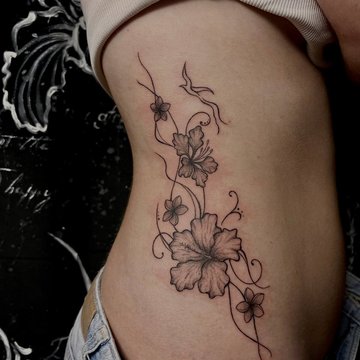 тату на животе