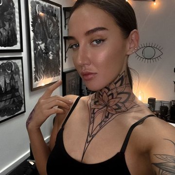Тату на шее для женщин