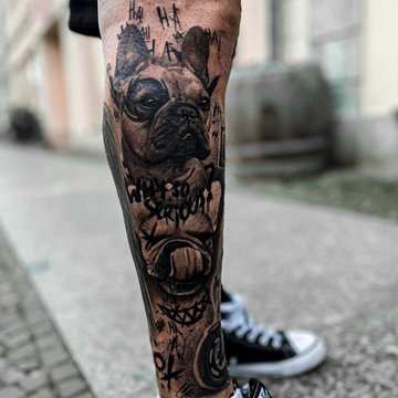 Реалистичное тату на ноге