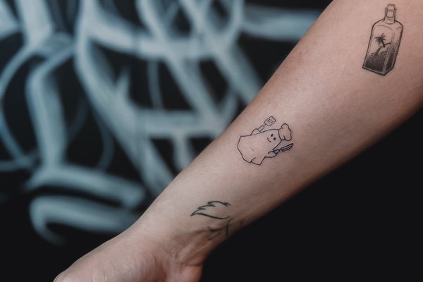 Мінімалістичні тату на передпліччі