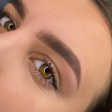 Перманентный макияж бровей с естественным эффектом