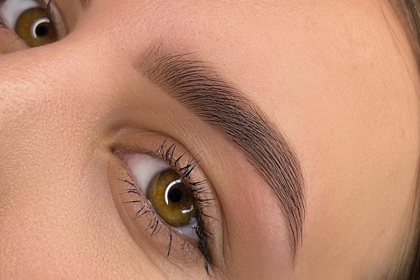 легкий натуральный перманент бровей