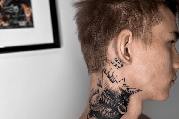 тату на шее