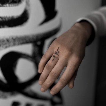 тату на пальцах