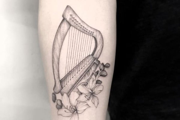 Тату-ескіз арфа