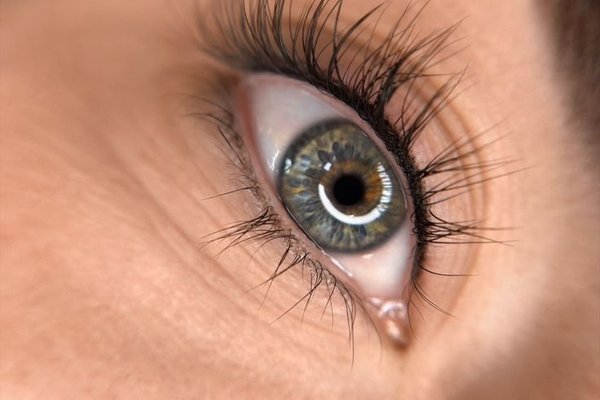 Перманентний макіяж міжвійний татуаж повік